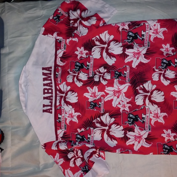 Men's University of Alabama Crimson Tide button down Hawaiian style shirt - Picture 2 of 2